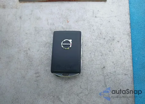 2023 Volvo Xc60 B5 Ultimate Bright Theme z USA, uszkodzony, nr VIN YV4L12DF7P1301418